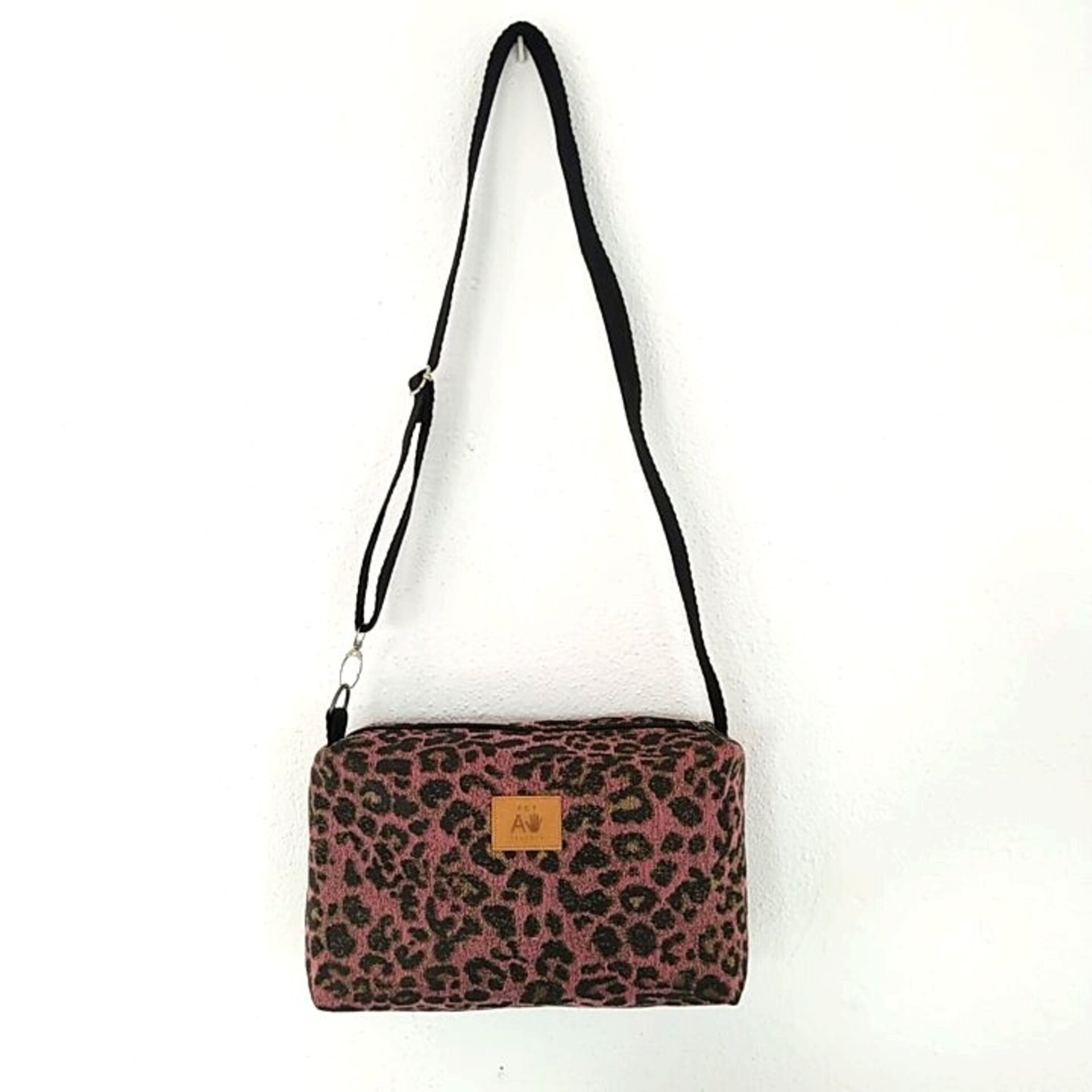 Bandolera animal print en rosa - 4